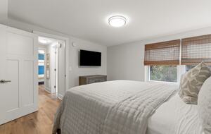 Wesley Oaks Charmer with Golf Cart and Garden Sanctuary - St. Simons Island, Georgia