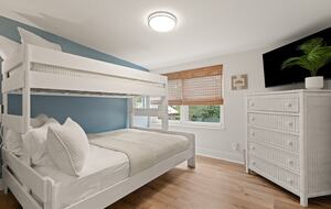 Wesley Oaks Charmer with Golf Cart and Garden Sanctuary - St. Simons Island, Georgia