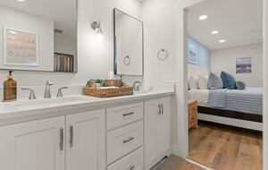 Wesley Oaks Charmer with Golf Cart and Garden Sanctuary - St. Simons Island, Georgia