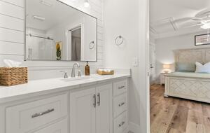 Wesley Oaks Charmer with Golf Cart and Garden Sanctuary - St. Simons Island, Georgia