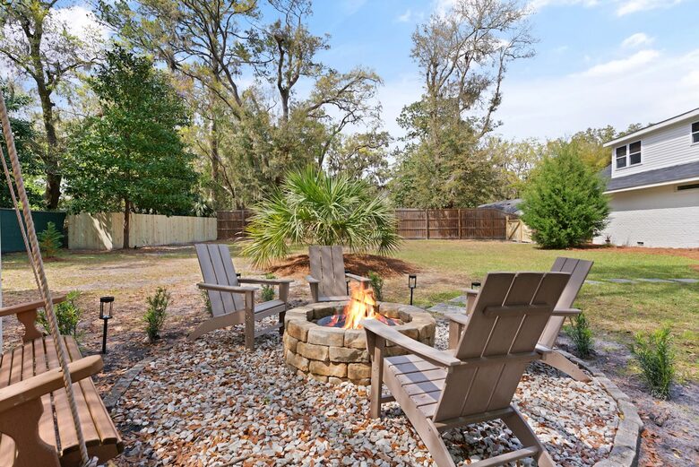 Wesley Oaks Charmer with Golf Cart and Garden Sanctuary - St. Simons Island, Georgia