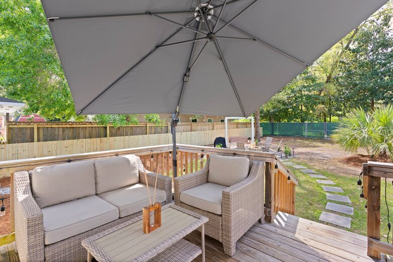 Wesley Oaks Charmer with Golf Cart and Garden Sanctuary - St. Simons Island, Georgia