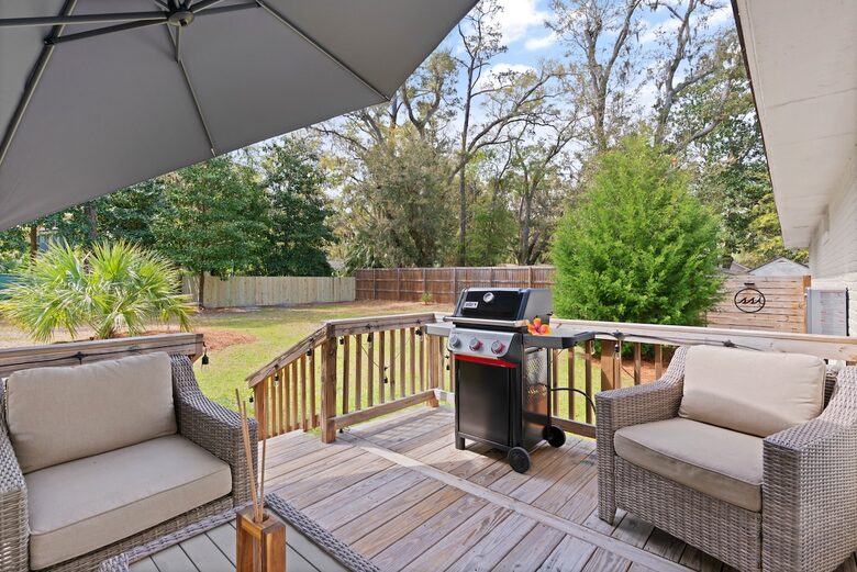 Wesley Oaks Charmer with Golf Cart and Garden Sanctuary - St. Simons Island, Georgia