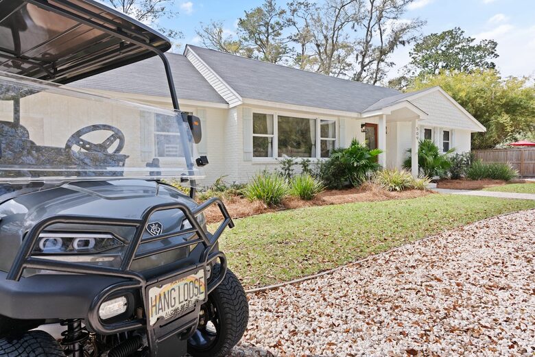 Wesley Oaks Charmer with Golf Cart and Garden Sanctuary - St. Simons Island, Georgia
