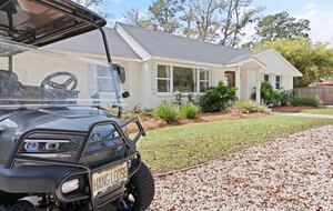 Wesley Oaks Charmer with Golf Cart and Garden Sanctuary - St. Simons Island, Georgia
