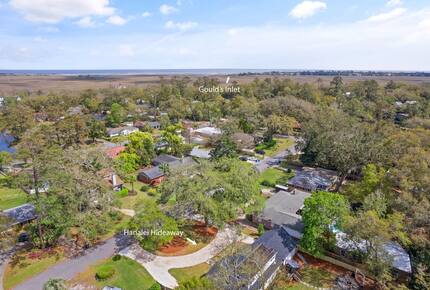 Wesley Oaks Charmer with Golf Cart and Garden Sanctuary - St. Simons Island, Georgia
