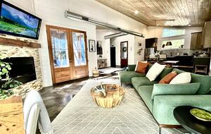 A Pine-Lined Haven Near Broken Bow Lake - Broken Bow, Oklahoma