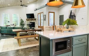 A Pine-Lined Haven Near Broken Bow Lake - Broken Bow, Oklahoma