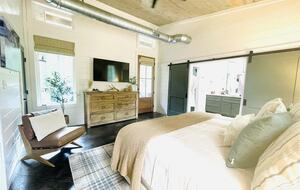 A Pine-Lined Haven Near Broken Bow Lake - Broken Bow, Oklahoma