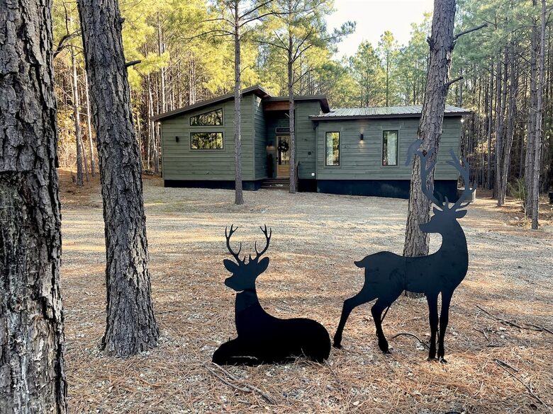 A Pine-Lined Haven Near Broken Bow Lake - Broken Bow, Oklahoma