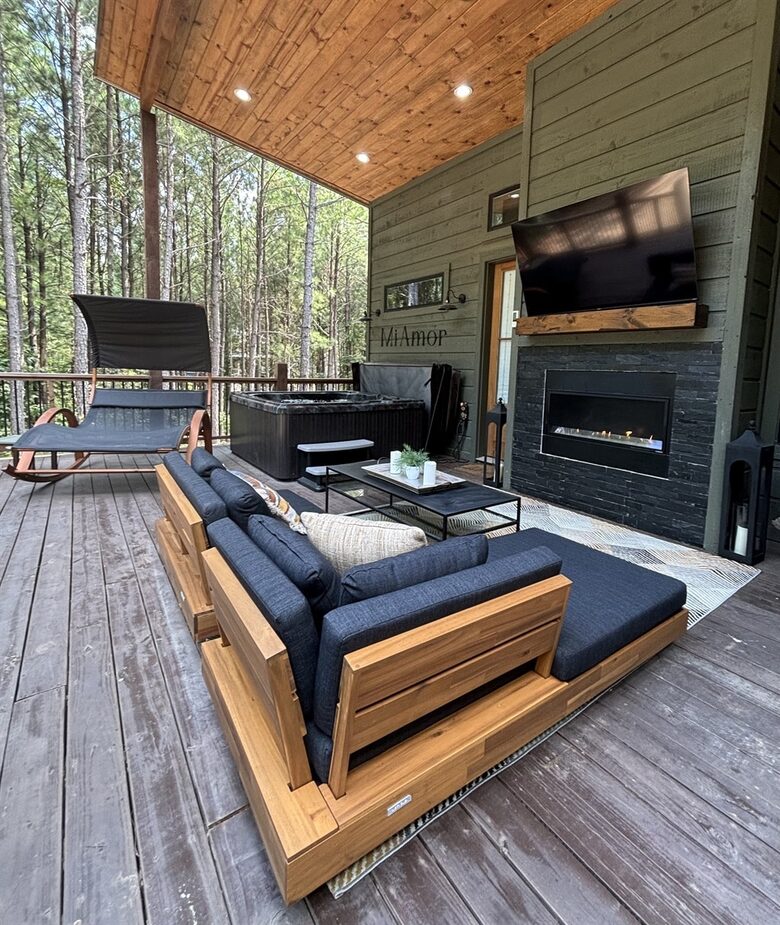 A Pine-Lined Haven Near Broken Bow Lake - Broken Bow, Oklahoma
