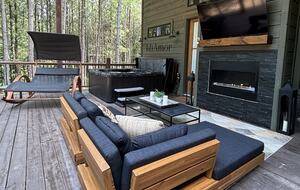 A Pine-Lined Haven Near Broken Bow Lake - Broken Bow, Oklahoma