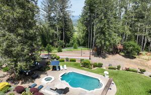 Private Wine Country Estate with Spa & Treehouse - Healdsburg, California