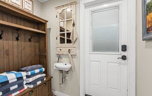 Private Wine Country Estate with Spa & Treehouse - Healdsburg, California