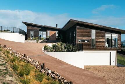 Crowning Jewel of Park Point - Waiheke Island, New Zealand