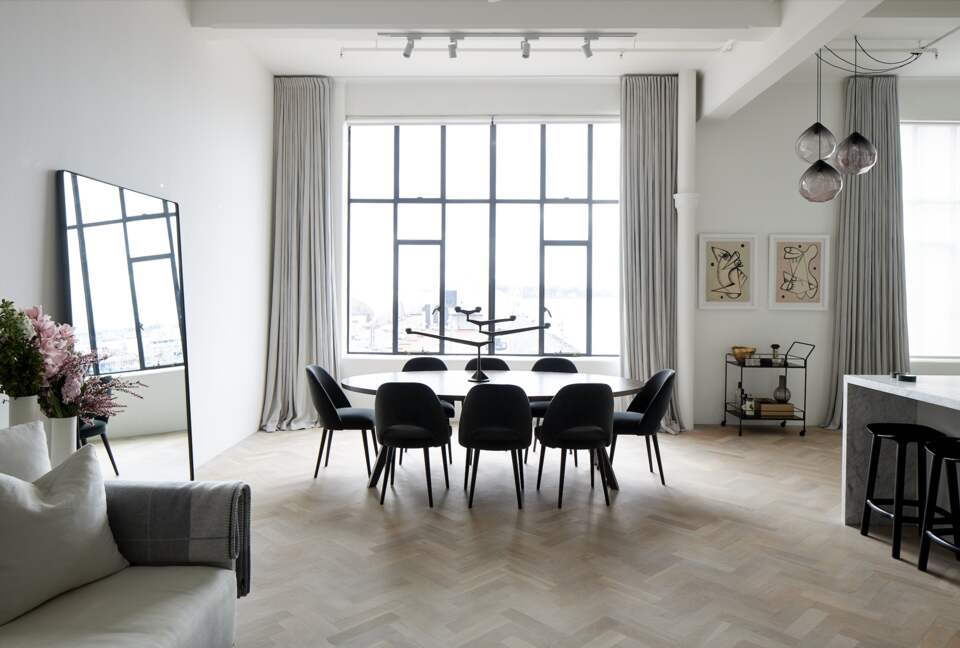 Light-Filled Urban Retreat in the Iconic Endeans Building - Auckland CBD, New Zealand