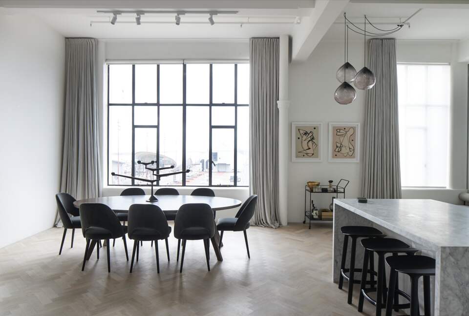 Light-Filled Urban Retreat in the Iconic Endeans Building - Auckland CBD, New Zealand