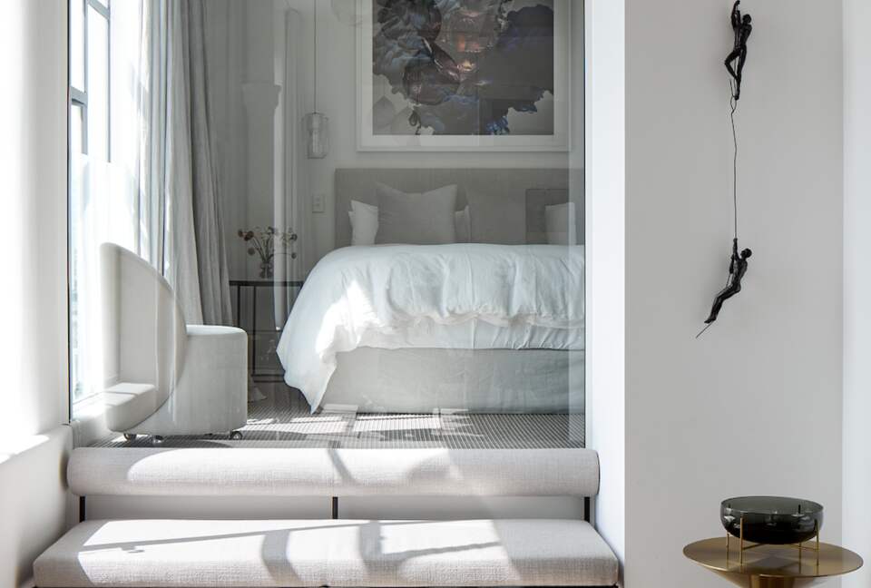 Light-Filled Urban Retreat in the Iconic Endeans Building - Auckland CBD, New Zealand