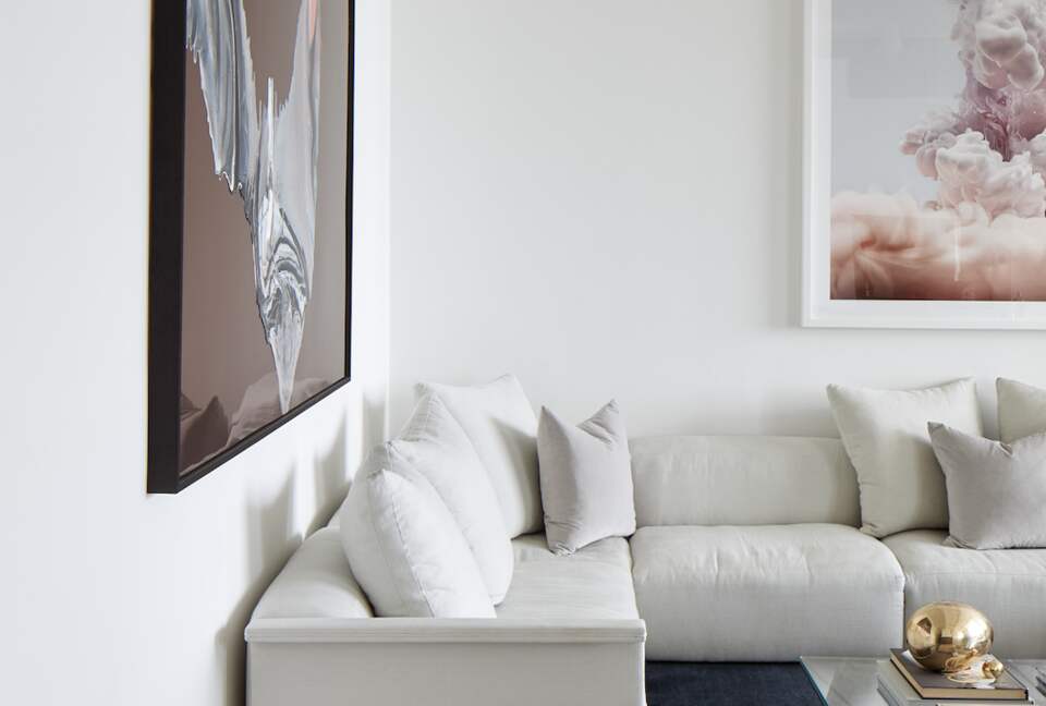 Light-Filled Urban Retreat in the Iconic Endeans Building - Auckland CBD, New Zealand