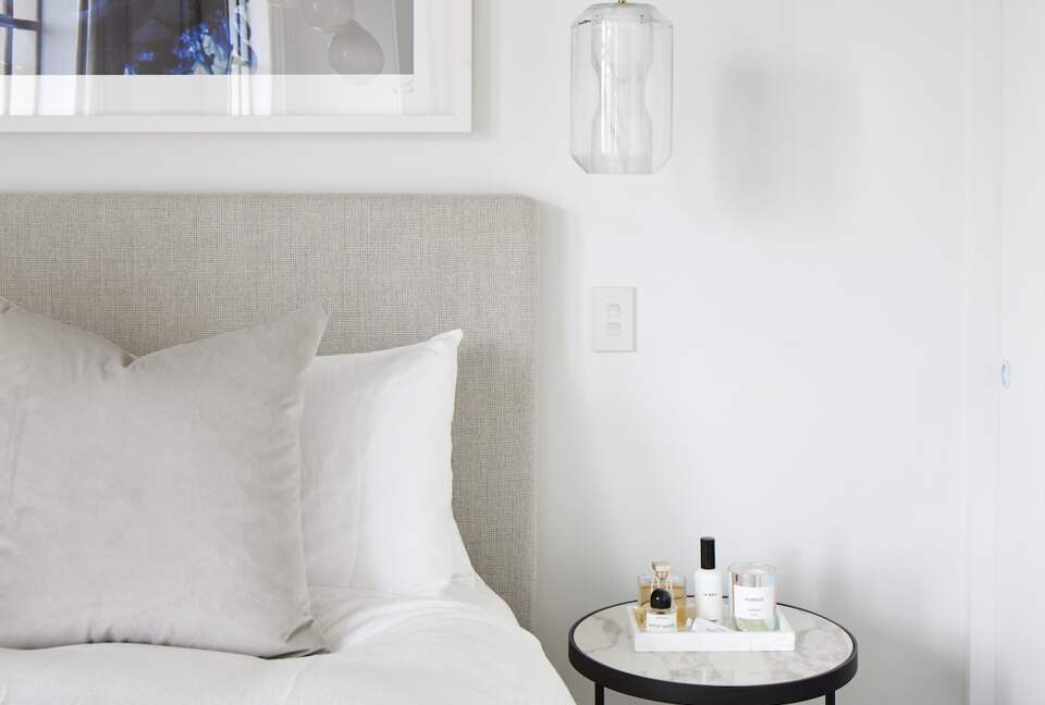 Light-Filled Urban Retreat in the Iconic Endeans Building - Auckland CBD, New Zealand