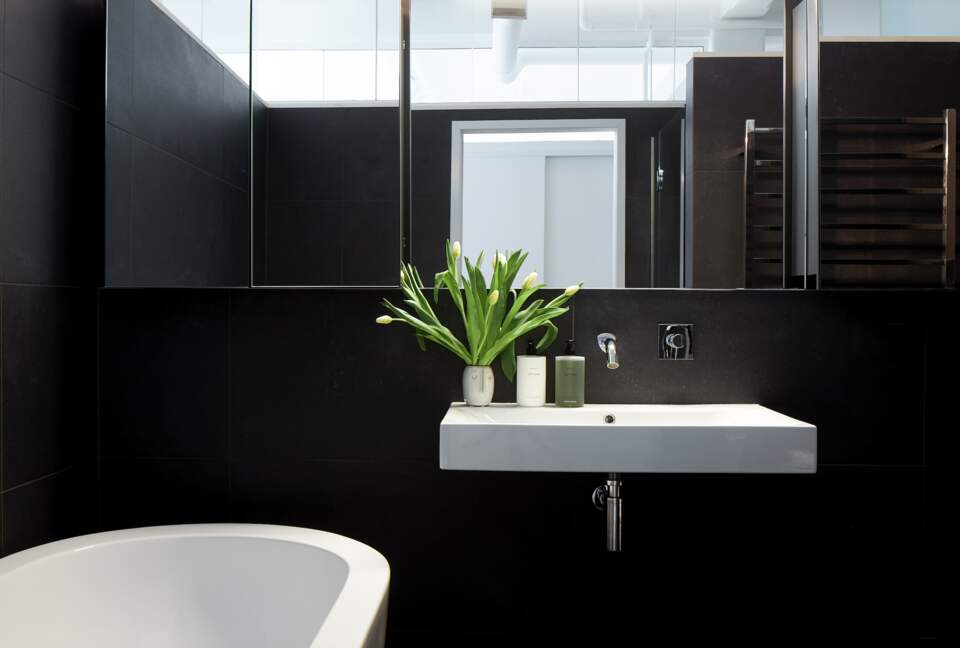 Light-Filled Urban Retreat in the Iconic Endeans Building - Auckland CBD, New Zealand