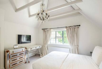 A Masterpiece of Elegance in Ascot’s Prestigious Enclave - Sunningdale, United Kingdom