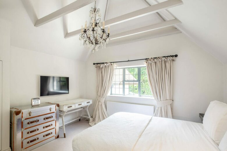 A Masterpiece of Elegance in Ascot’s Prestigious Enclave - Sunningdale, United Kingdom