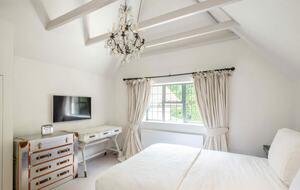 A Masterpiece of Elegance in Ascot’s Prestigious Enclave - Sunningdale, United Kingdom