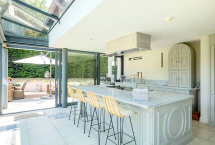 A Masterpiece of Elegance in Ascot’s Prestigious Enclave - Sunningdale, United Kingdom