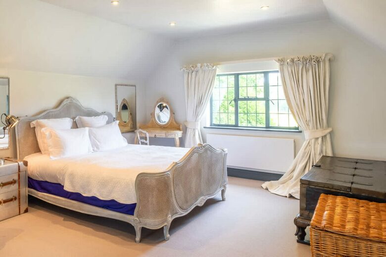 A Masterpiece of Elegance in Ascot’s Prestigious Enclave - Sunningdale, United Kingdom