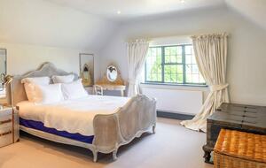 A Masterpiece of Elegance in Ascot’s Prestigious Enclave - Sunningdale, United Kingdom