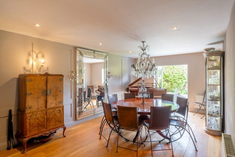 A Masterpiece of Elegance in Ascot’s Prestigious Enclave - Sunningdale, United Kingdom