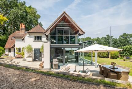A Masterpiece of Elegance in Ascot’s Prestigious Enclave - Sunningdale, United Kingdom