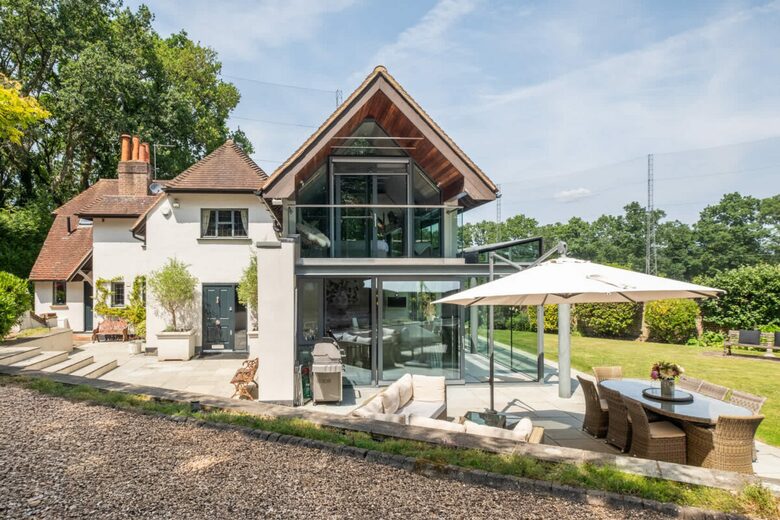 A Masterpiece of Elegance in Ascot’s Prestigious Enclave - Sunningdale, United Kingdom
