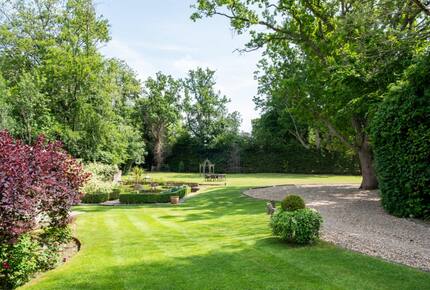 A Masterpiece of Elegance in Ascot’s Prestigious Enclave - Sunningdale, United Kingdom