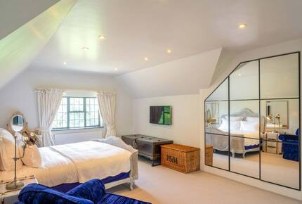 A Masterpiece of Elegance in Ascot’s Prestigious Enclave - Sunningdale, United Kingdom