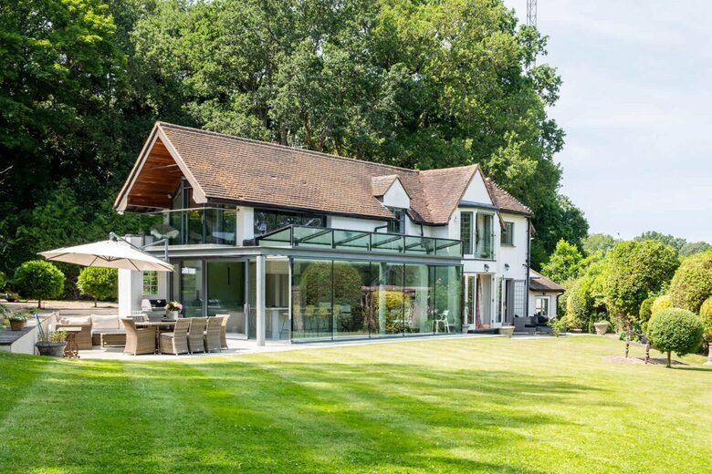 A Masterpiece of Elegance in Ascot’s Prestigious Enclave - Sunningdale, United Kingdom