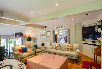 A Masterpiece of Elegance in Ascot’s Prestigious Enclave - Sunningdale, United Kingdom