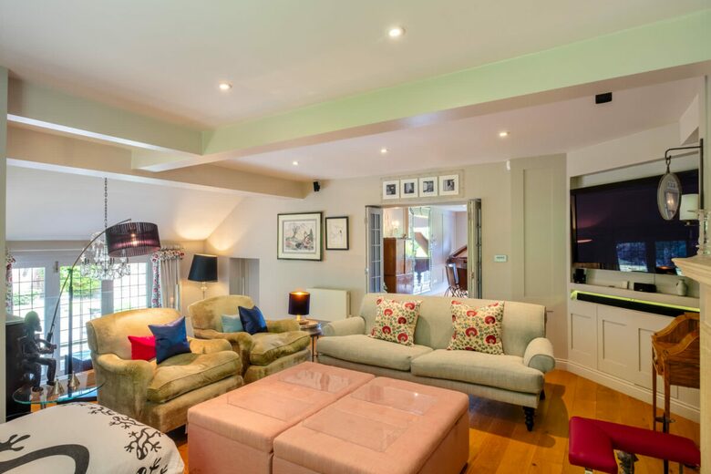 A Masterpiece of Elegance in Ascot’s Prestigious Enclave - Sunningdale, United Kingdom