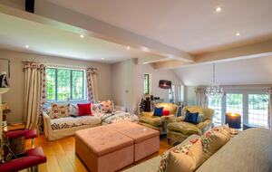 A Masterpiece of Elegance in Ascot’s Prestigious Enclave - Sunningdale, United Kingdom