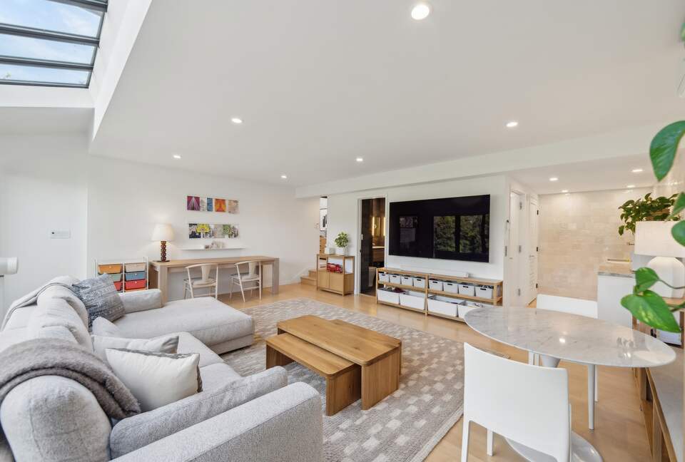 Mid-Century Gem with Pool - Belvedere Tiburon, California