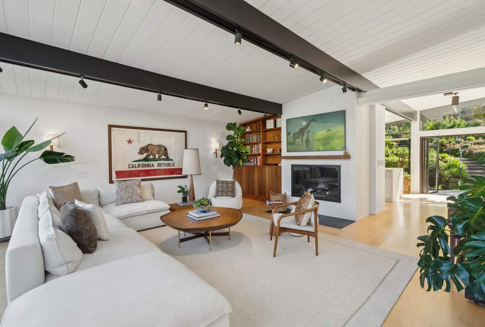 Mid-Century Gem with Pool - Belvedere Tiburon, California