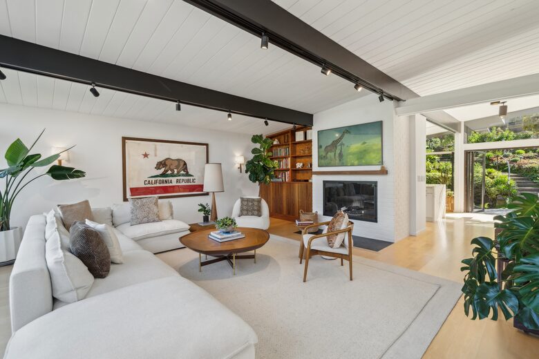 Mid-Century Gem with Pool - Belvedere Tiburon, California