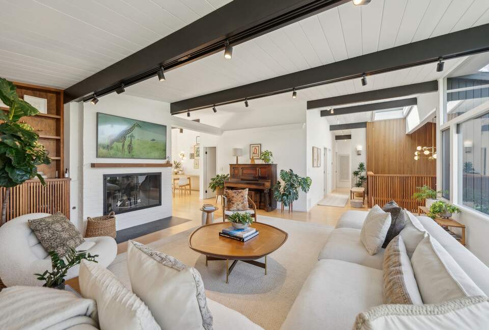 Mid-Century Gem with Pool - Belvedere Tiburon, California