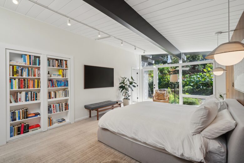 Mid-Century Gem with Pool - Belvedere Tiburon, California