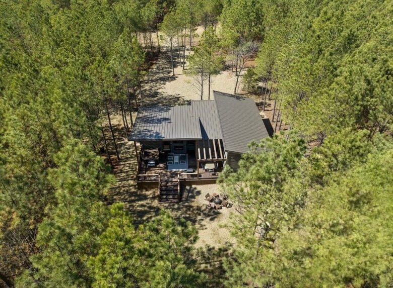 A Pine-Lined Haven Near Broken Bow Lake - Broken Bow, Oklahoma
