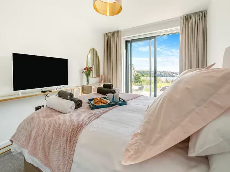 A Contemporary Haven on the Roseland Peninsula - Saint Mawes, United Kingdom