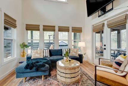 Tracy City Tiny Home Haven with Creek Views and Modern Comfort - Tracy City, Tennessee