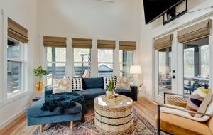 Tracy City Tiny Home Haven with Creek Views and Modern Comfort - Tracy City, Tennessee