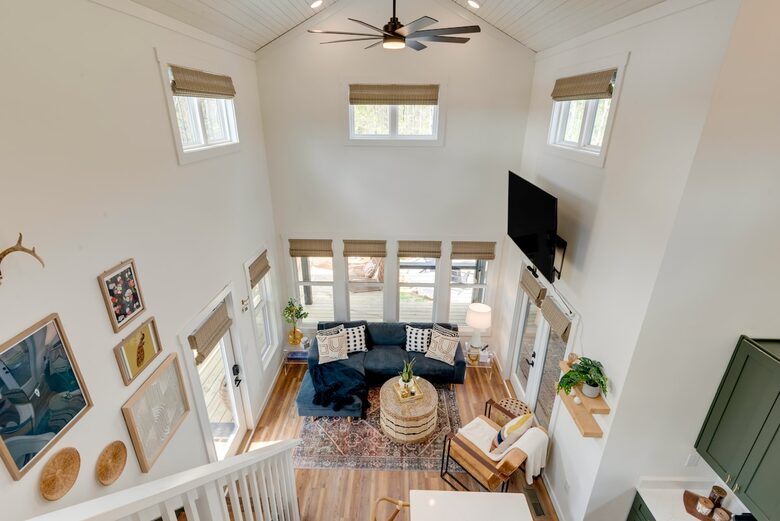 Tracy City Tiny Home Haven with Creek Views and Modern Comfort - Tracy City, Tennessee